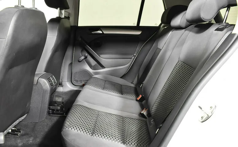 Volkswagen Golf VI