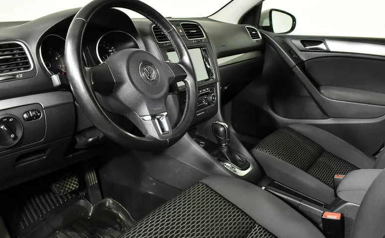 Volkswagen Golf VI
