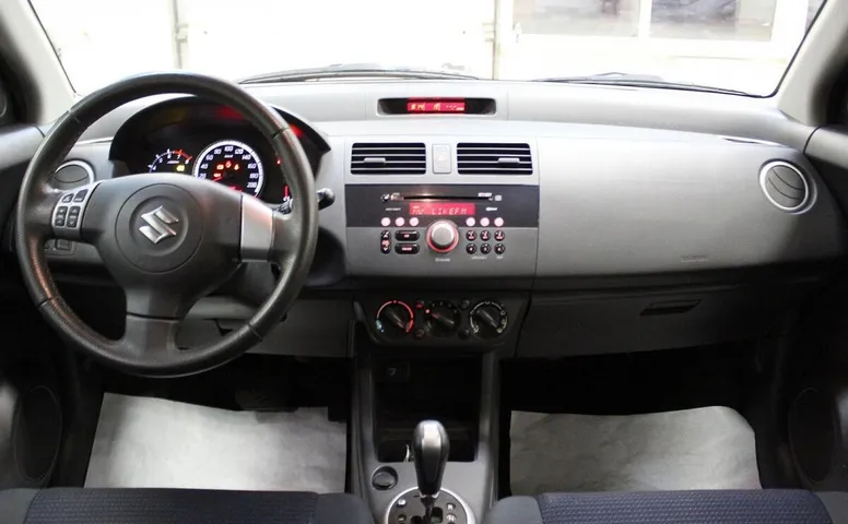 Suzuki Swift, III