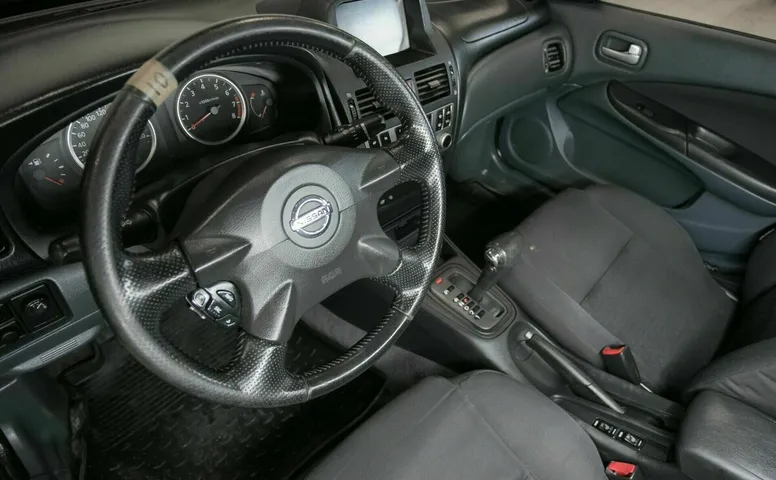 Nissan almera