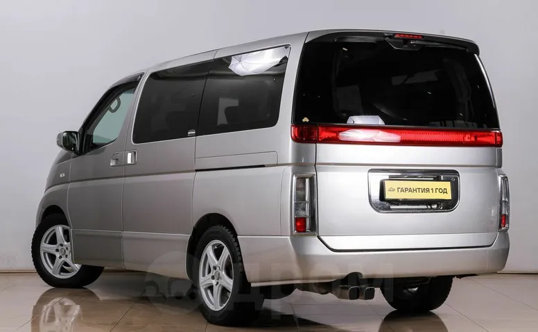 Nissan Elgrand, 2 поколение