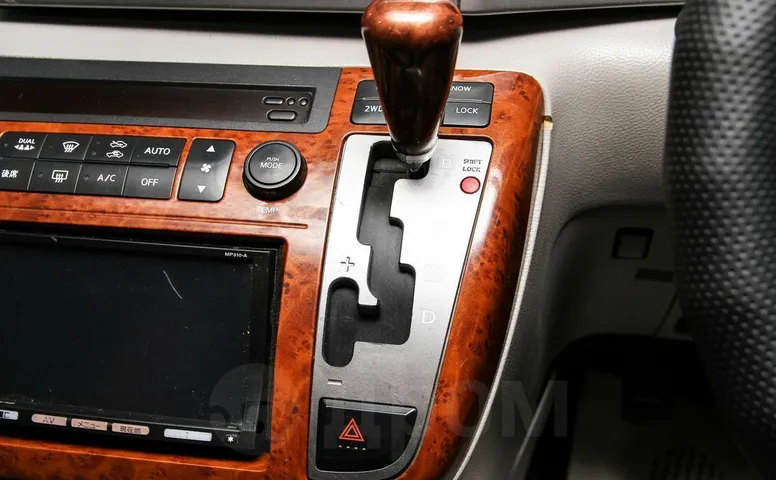 Nissan Elgrand, 2 поколение