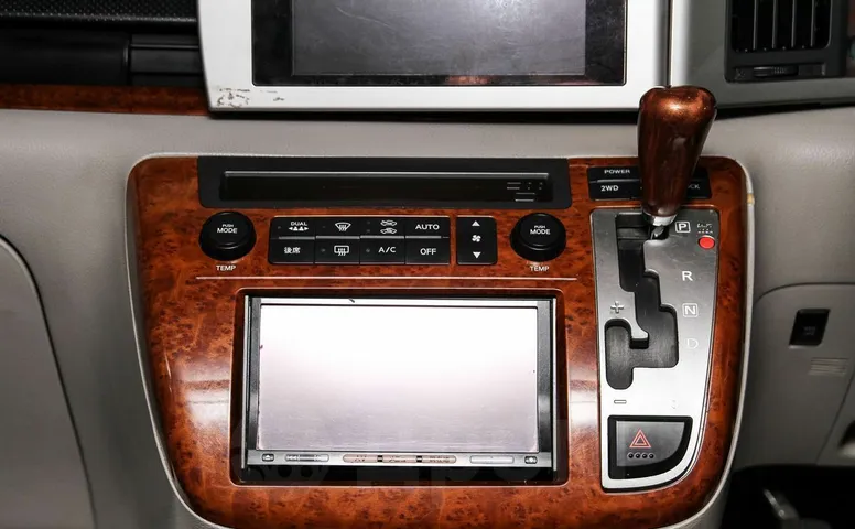 Nissan Elgrand, 2 поколение