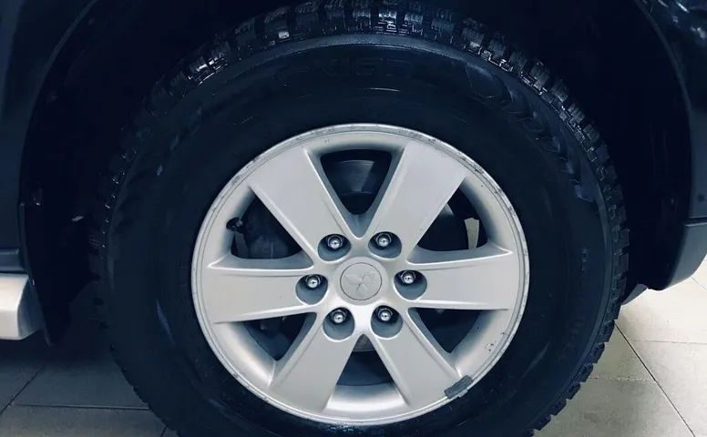 Mitsubishi Pajero IV