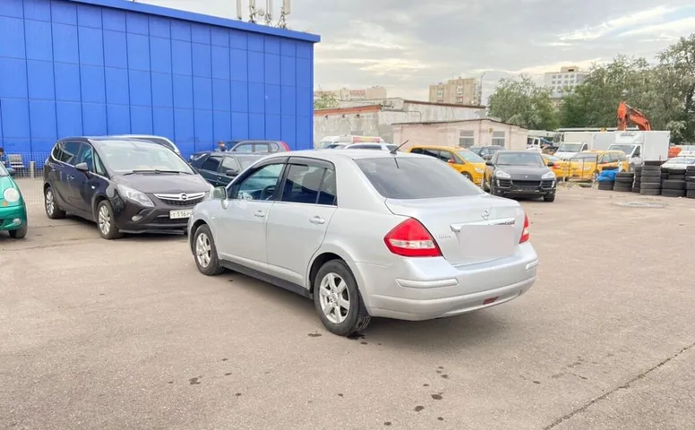 Nissan Tiida