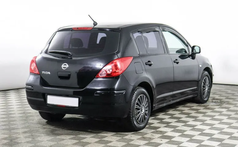 Nissan Tiida I