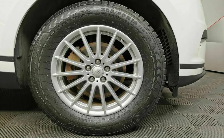 Land Rover Range Rover Velar 2.0 T AT (250 л.с.) Белый