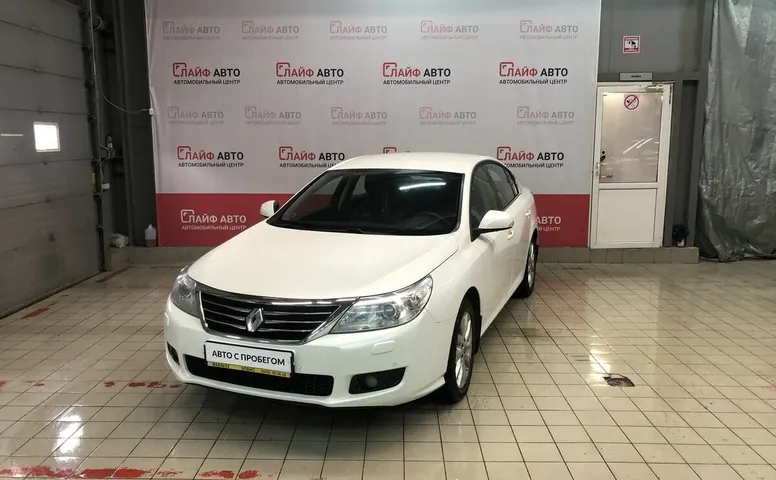 Renault LATITUDE 2.0 CVT (139 л.с.)