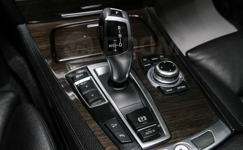 BMW 7-Series, 5 поколение