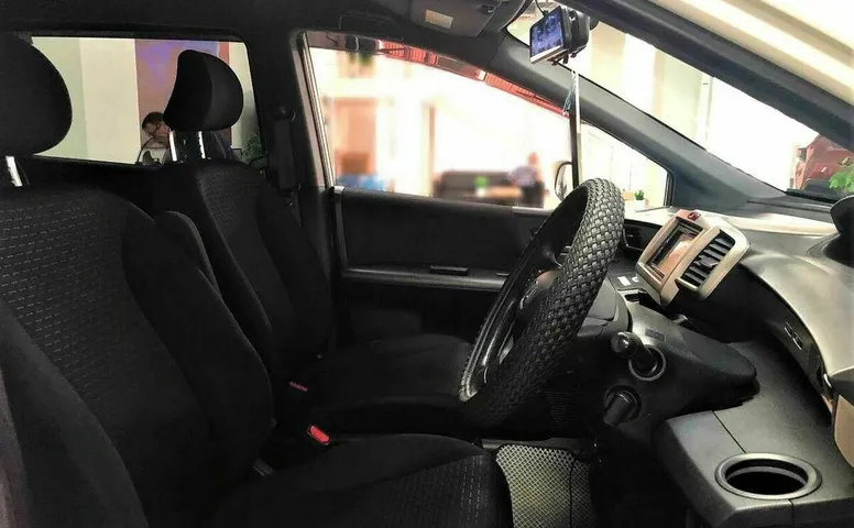 Honda freed spike i