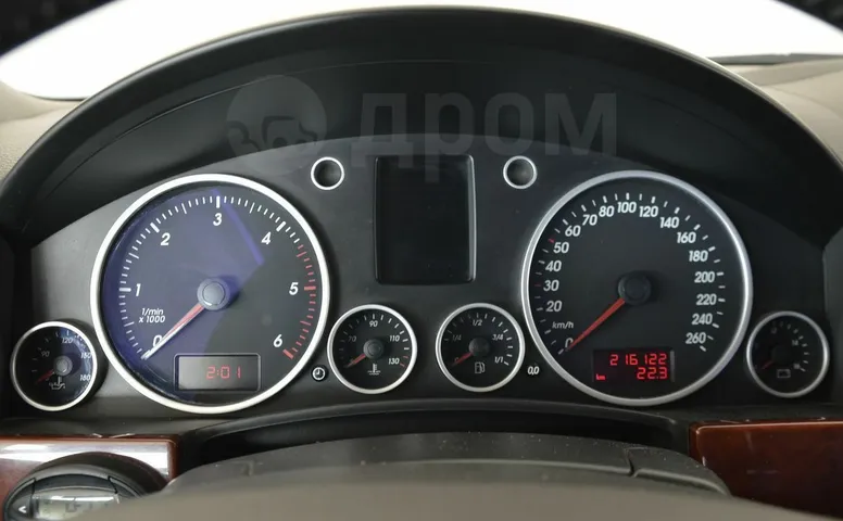 Volkswagen Touareg, 1 поколение