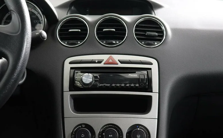 Peugeot 408 I