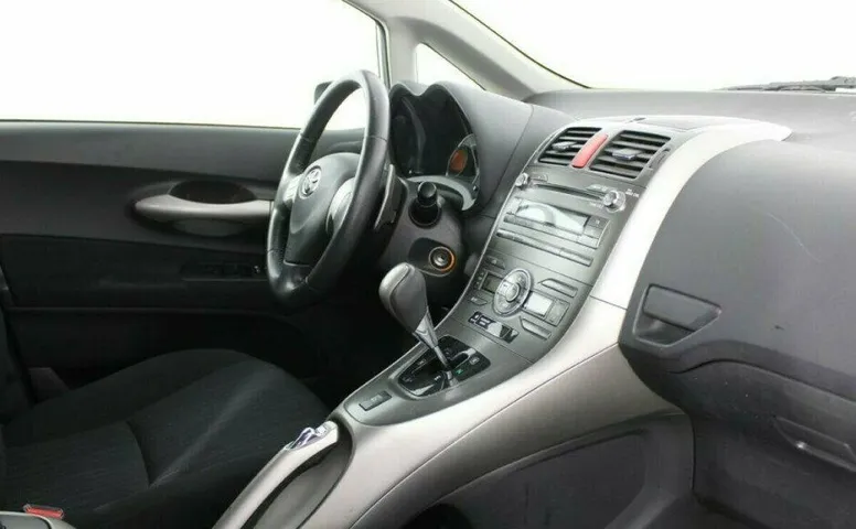 Toyota Auris 1.6 Робот