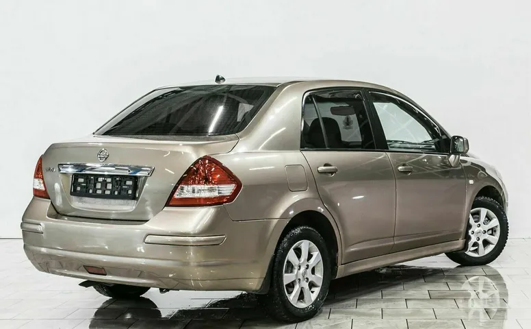 Nissan tiida