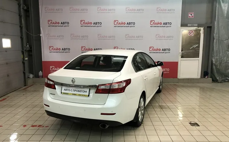 Renault LATITUDE 2.0 CVT (139 л.с.)