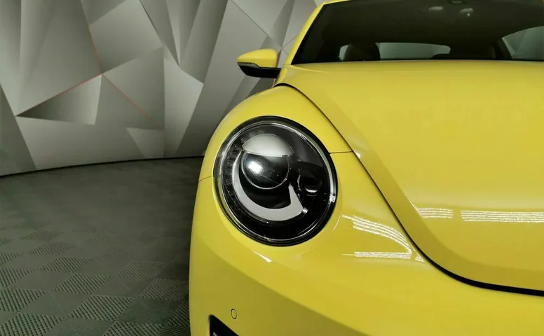 Volkswagen Beetle 1.2 TSI BlueMotion DSG (105 л.с.) Жёлтый