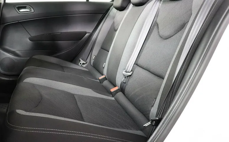 Peugeot 408 I