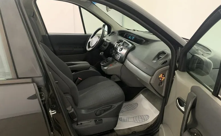 Renault SCENIC 1.6 MT (90 л.с.)