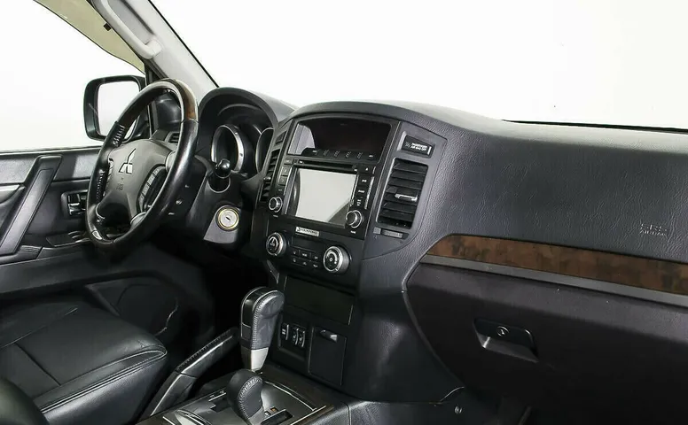 Mitsubishi Pajero IV