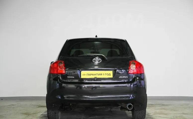 Toyota Auris, 1 поколение