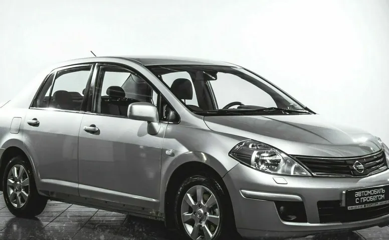 Nissan tiida