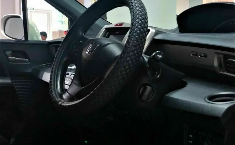 Honda freed spike i