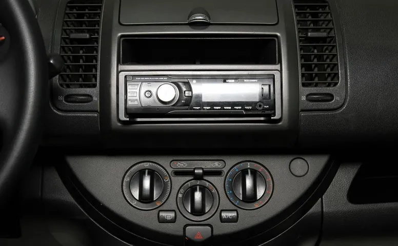 Nissan Note, 1 поколение