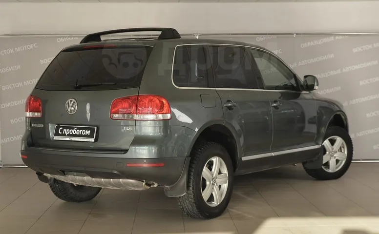 Volkswagen Touareg, 1 поколение