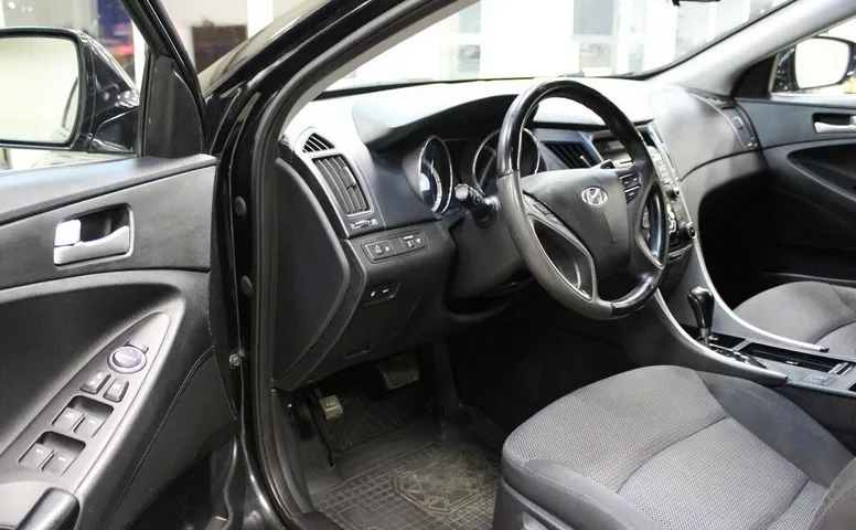 Hyundai Sonata VI (YF)