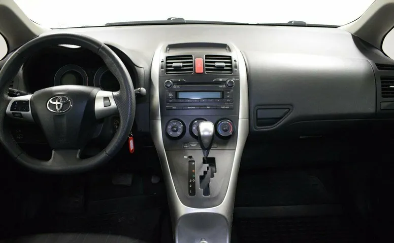 Toyota auris i рестайлинг