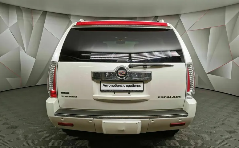 Cadillac Escalade 6.2 V8 АТ 4WD ESV (409 л.с.) Luxury ESV Белый