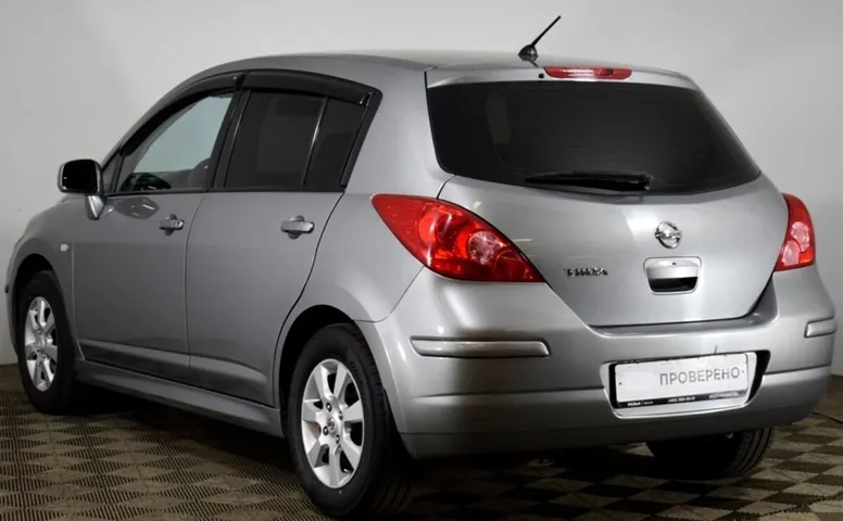 Nissan Tiida