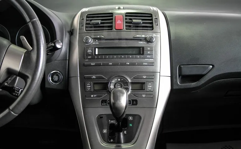 Toyota Auris, 1 поколение