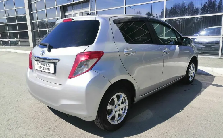 Toyota VITZ 1.3 CVT (95 л.с.)