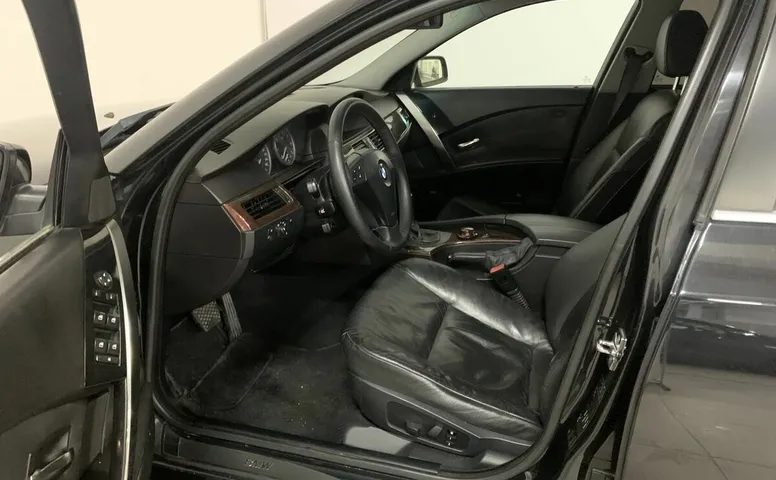 BMW 5ER 530i 3.0 AT (231 л.с.)