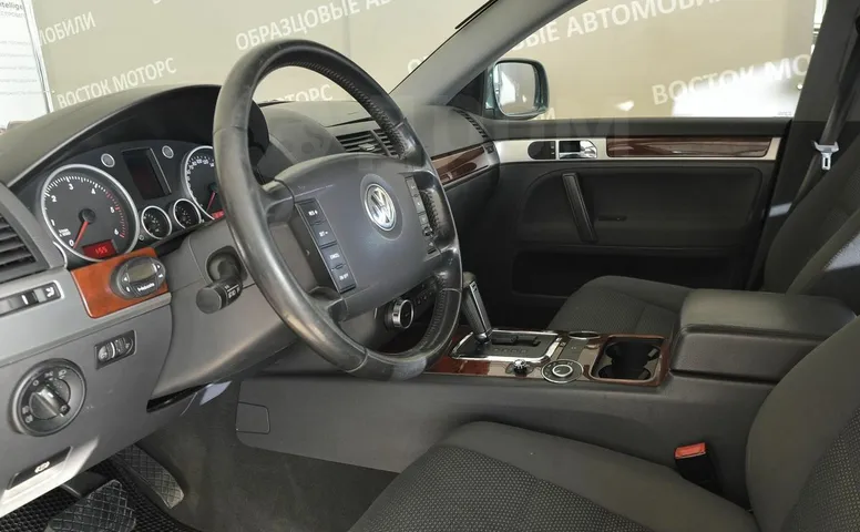 Volkswagen Touareg, 1 поколение