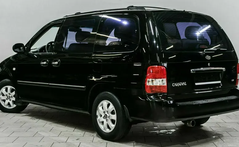 Kia carnival