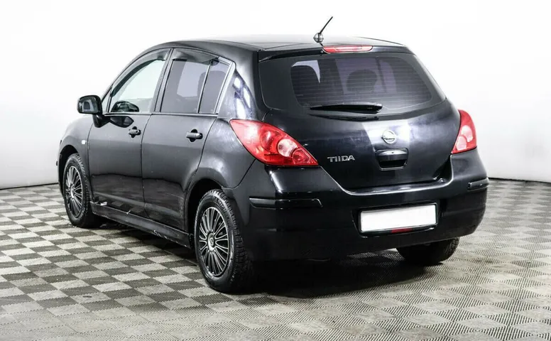Nissan Tiida I