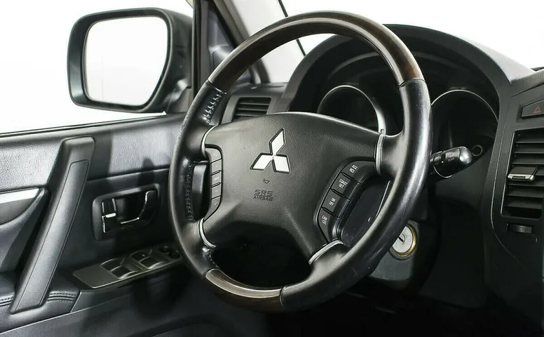 Mitsubishi Pajero IV
