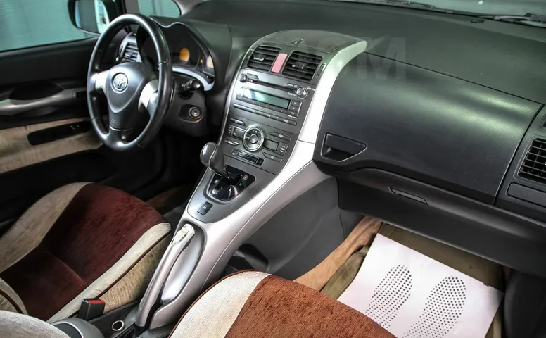 Toyota Auris, 1 поколение