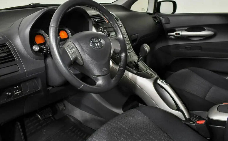 Toyota Auris 1.6 Робот