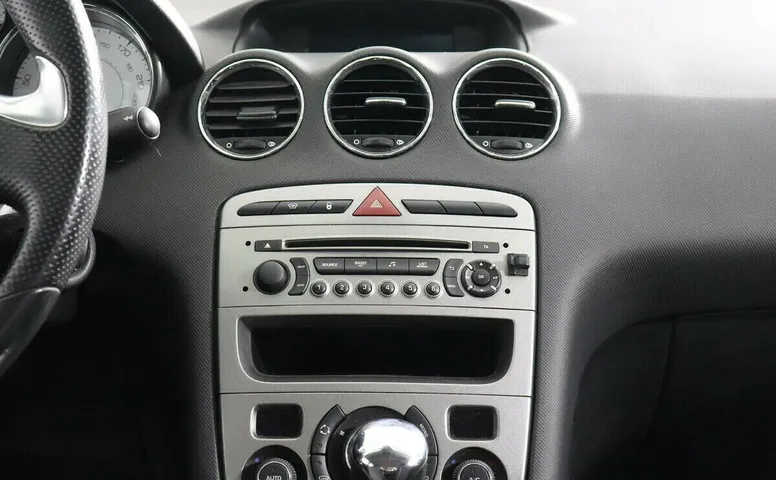 Peugeot 408 I