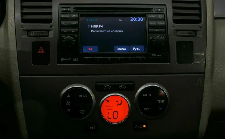 Nissan tiida