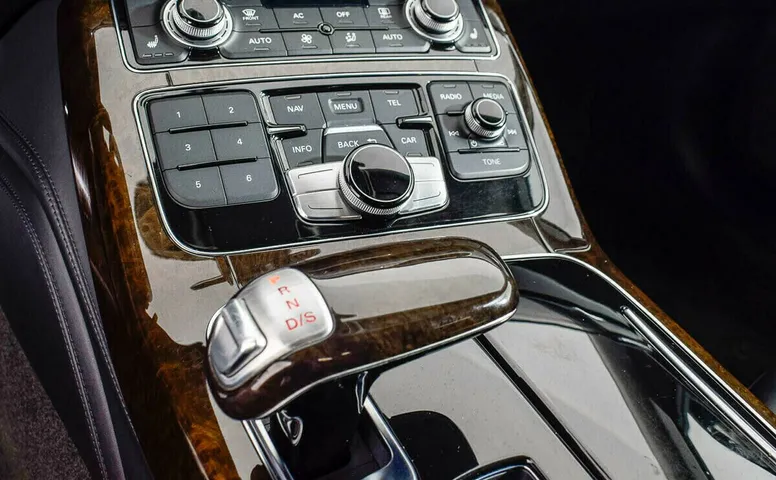 Audi A8 III (D4)