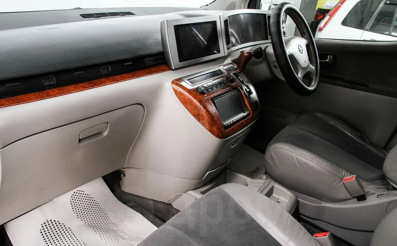 Nissan Elgrand, 2 поколение