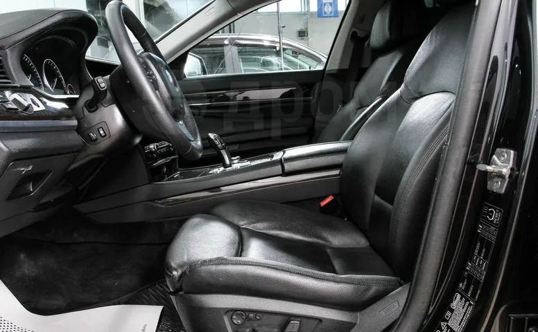 BMW 7-Series, 5 поколение