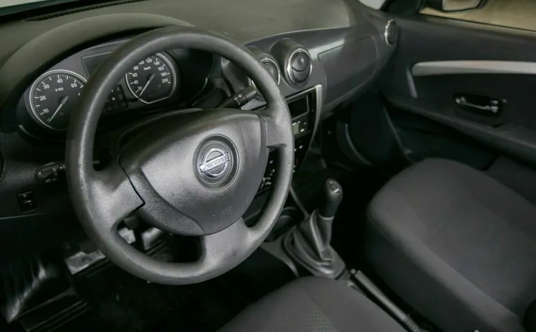 Nissan almera