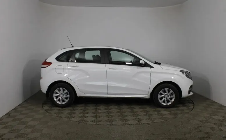 LADA XRAY