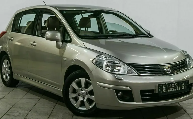 Nissan tiida