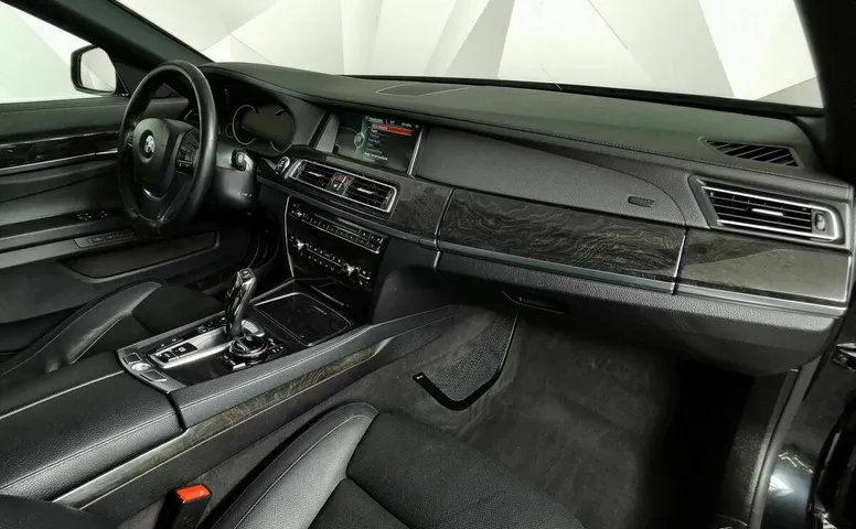 BMW 7 серия 750Li xDrive AT (450 л.с.) Черный
